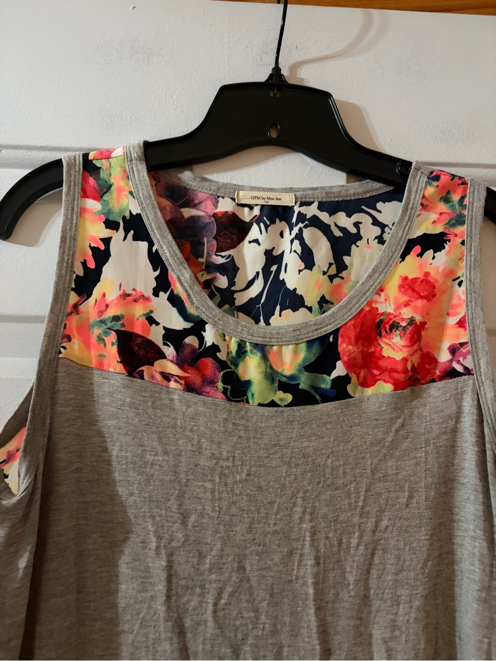 12PM by Mon Ami Women's Mixed Media Grey Floral Tank Top. Size large. - Picture 3 of 8